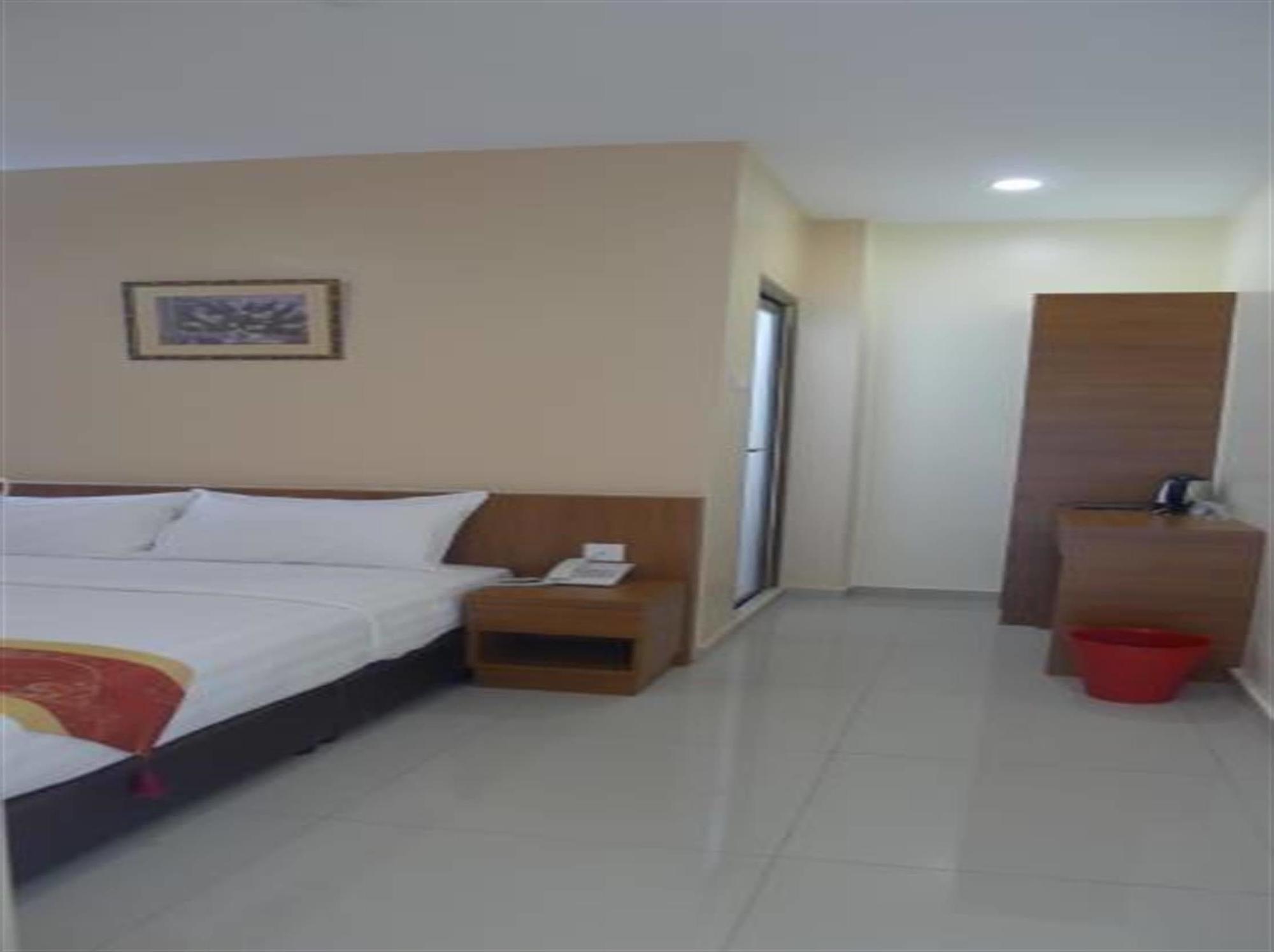 Hotel Zamburger Lamb Special Malacca Bagian luar foto